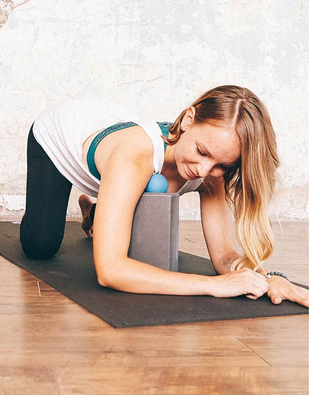 blocking and storing system for massage balls to isolate the pressure and minimise rolling